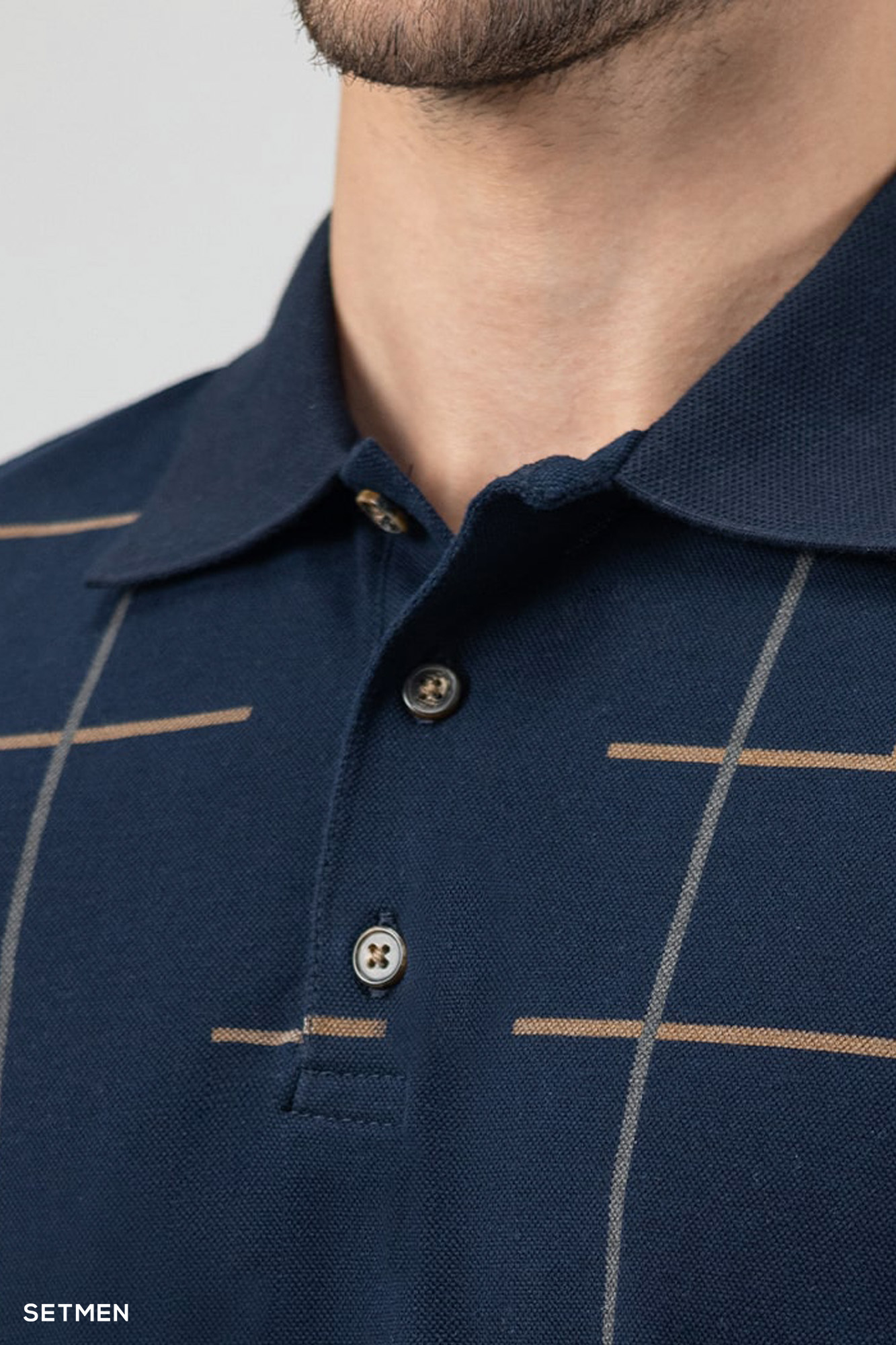 تیشرت جودون سه دکمه طرح دار